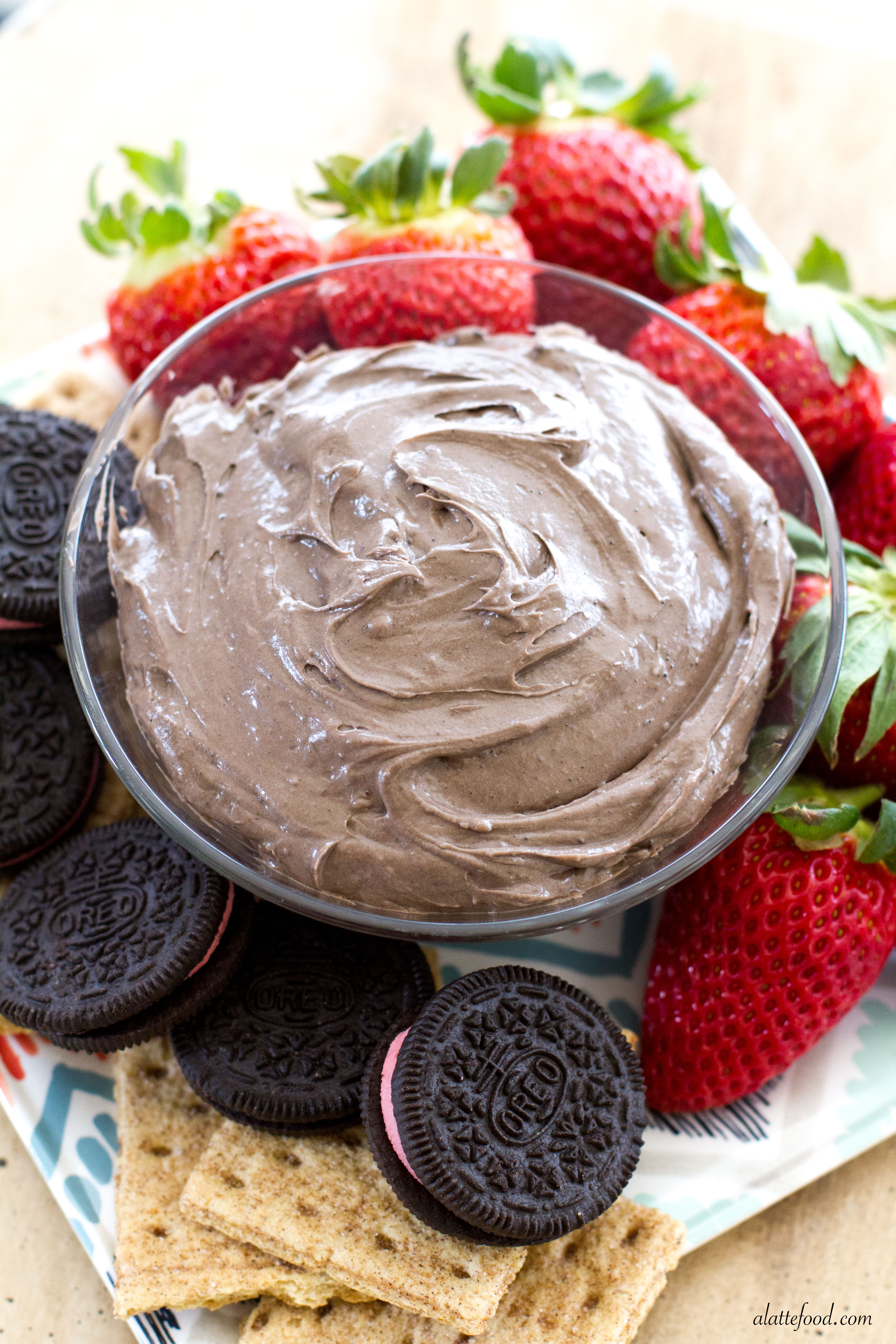 {3ingredient} Chocolate Fluff Dip