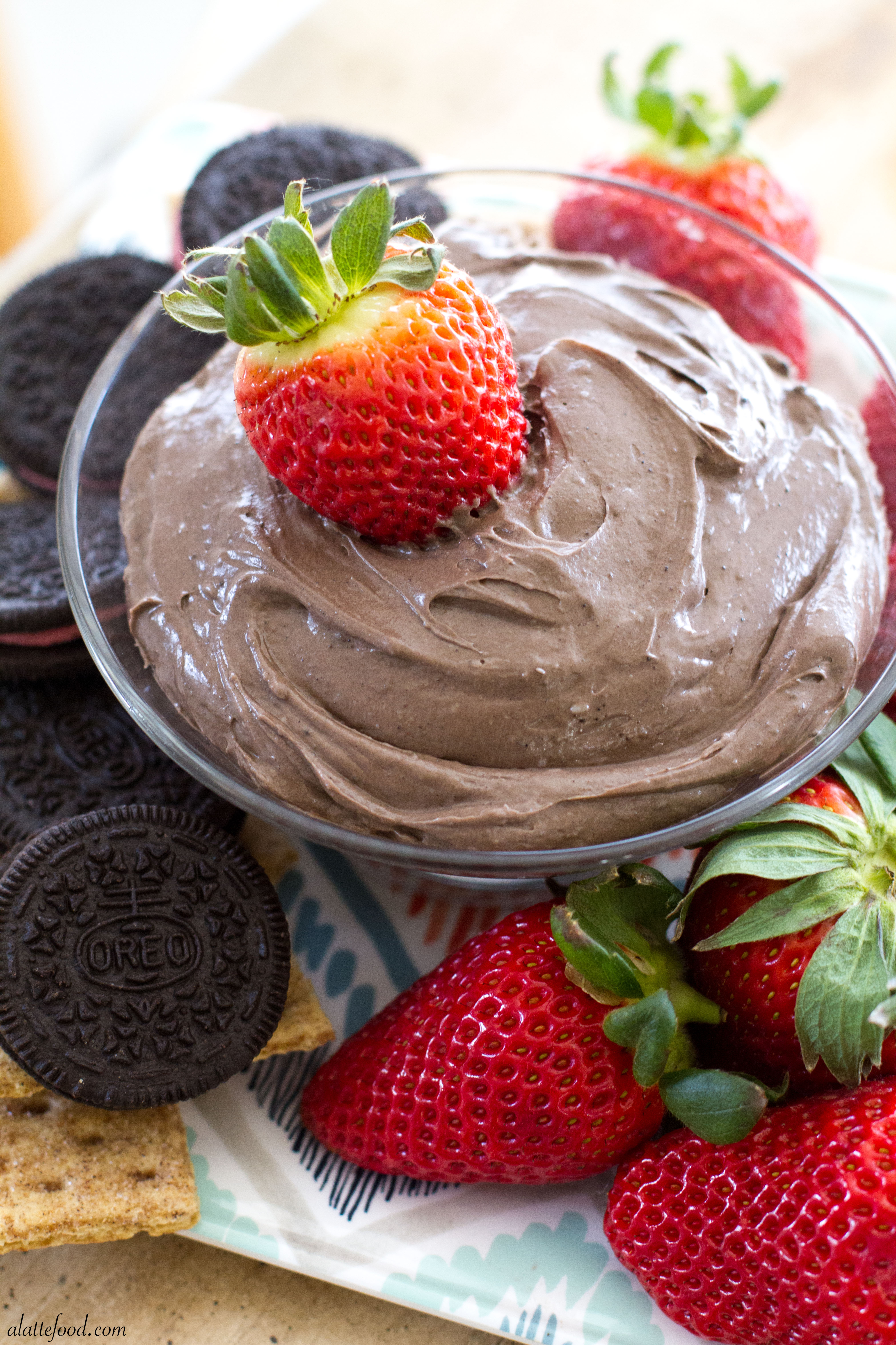 {3ingredient} Chocolate Fluff Dip