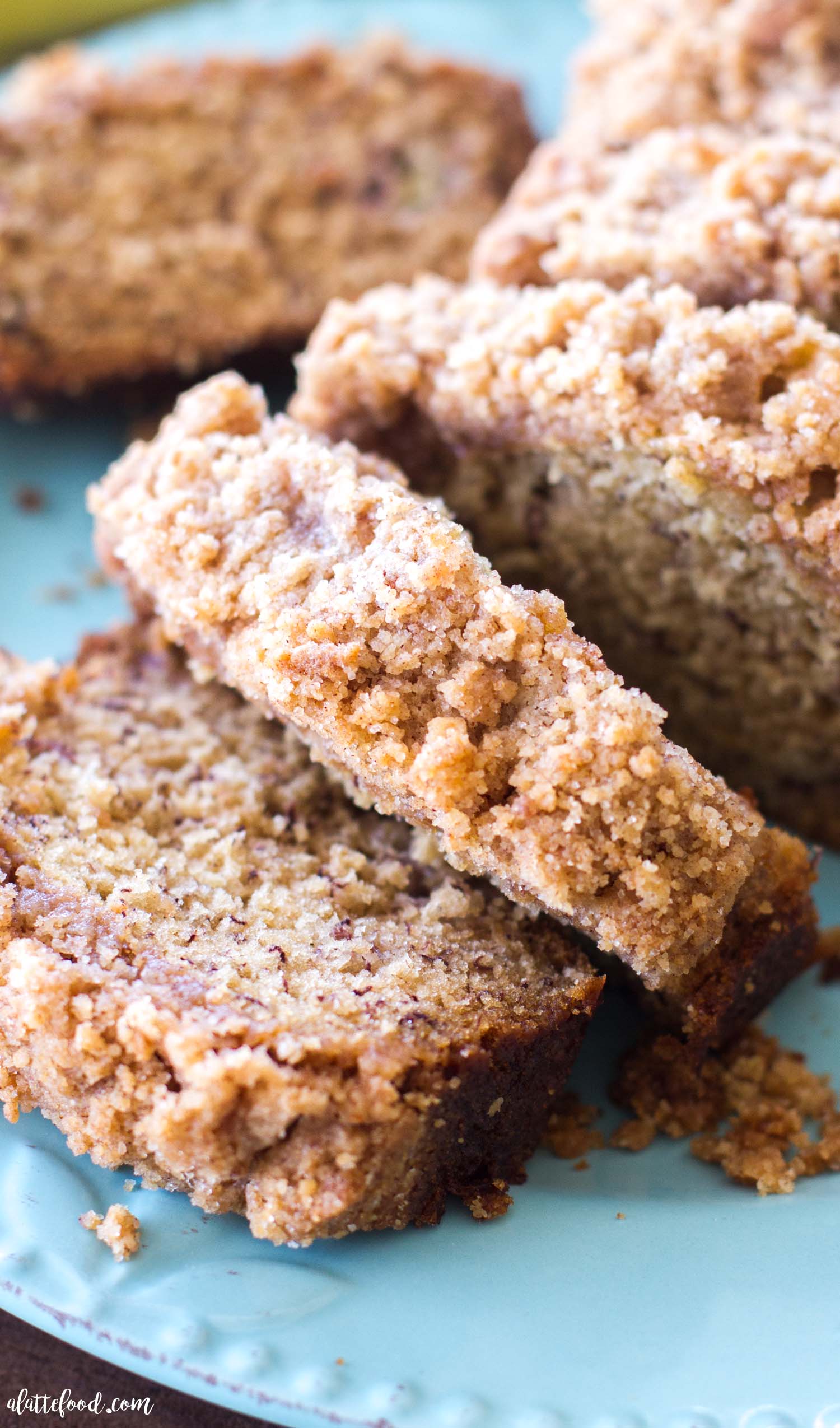 Mini Bundt Cakes with Bananas and Walnuts (Healthy, No Oil!)