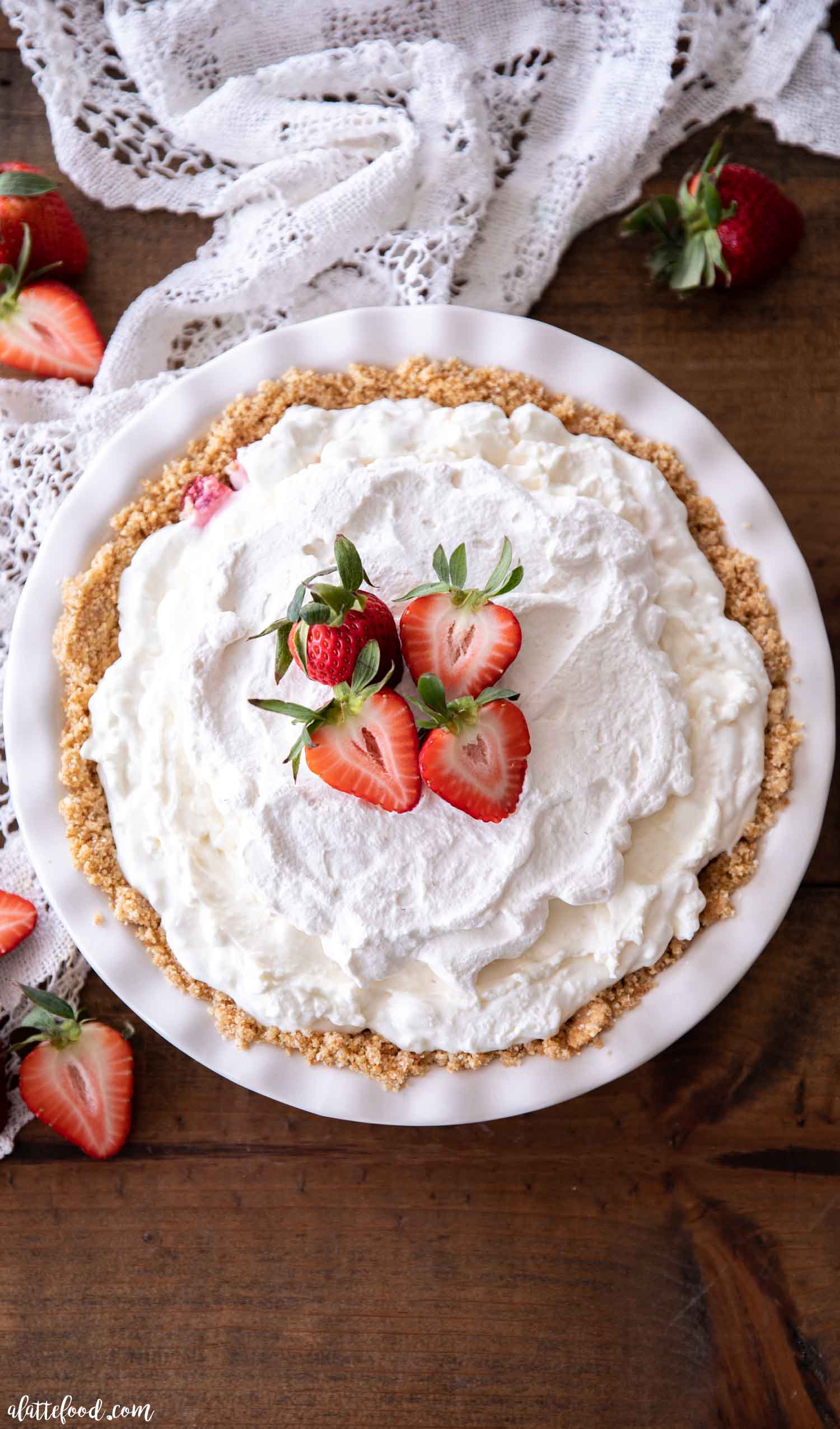 No Bake Strawberry Marshmallow Pie-image